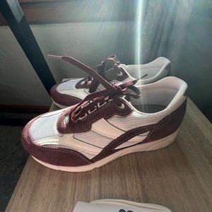 SAS ATHLETIC SHOES SIZE 8W NWOT